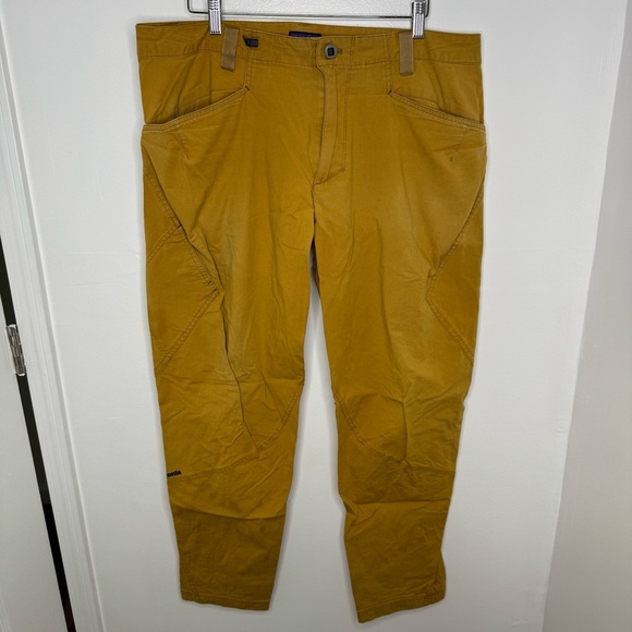 Patagonia Men's Tan Pants - Picture 1 of 6